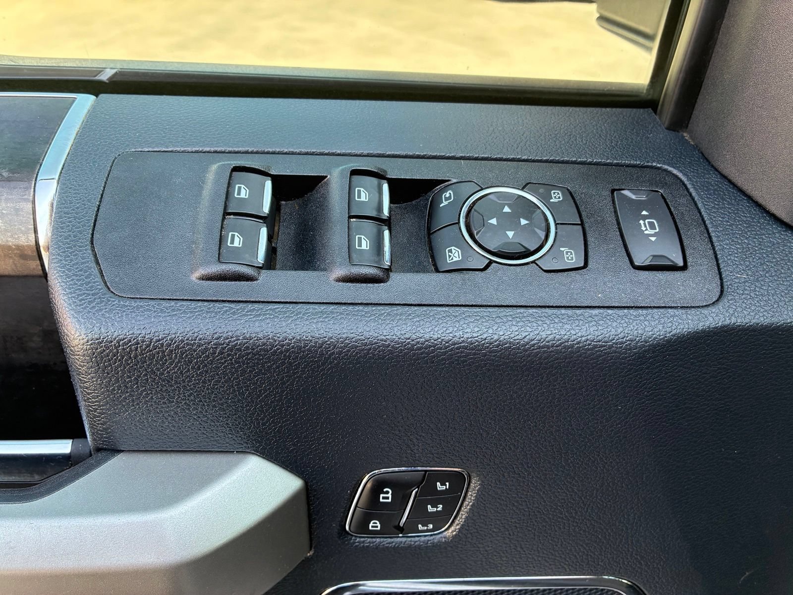 Used 2022 Ford F350 Lariat w/ Lariat Value Package AWD/4WD image 6