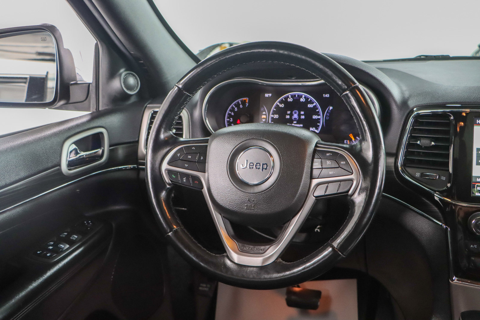 Used 2022 Jeep Grand Cherokee Limited image 12