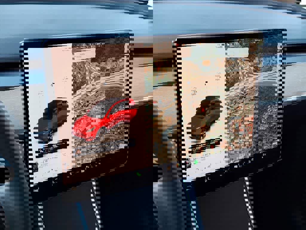 Used 2021 Tesla Model Y Long Range image 21