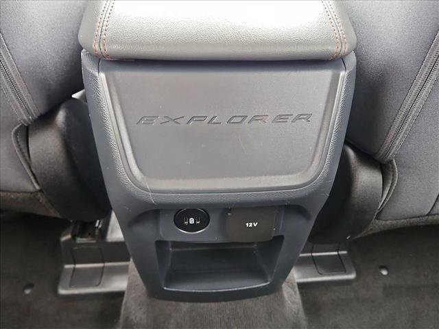 Used 2025 Ford Explorer Active AWD/4WD image 17
