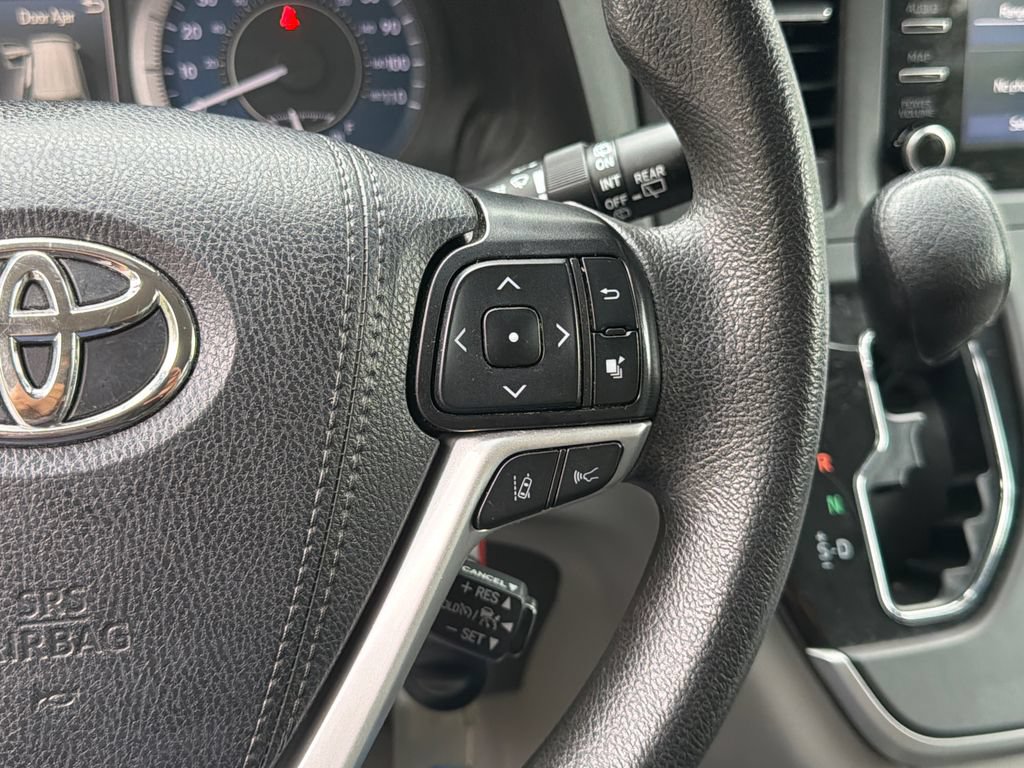 Used 2020 Toyota Sienna LE FWD image 25