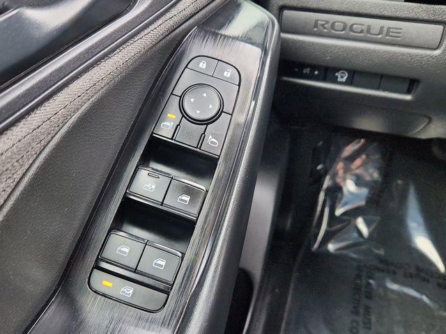 Used 2023 Nissan Rogue S image 30