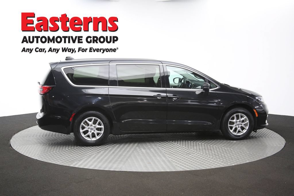 Used 2023 Chrysler Pacifica Touring-L FWD image 46