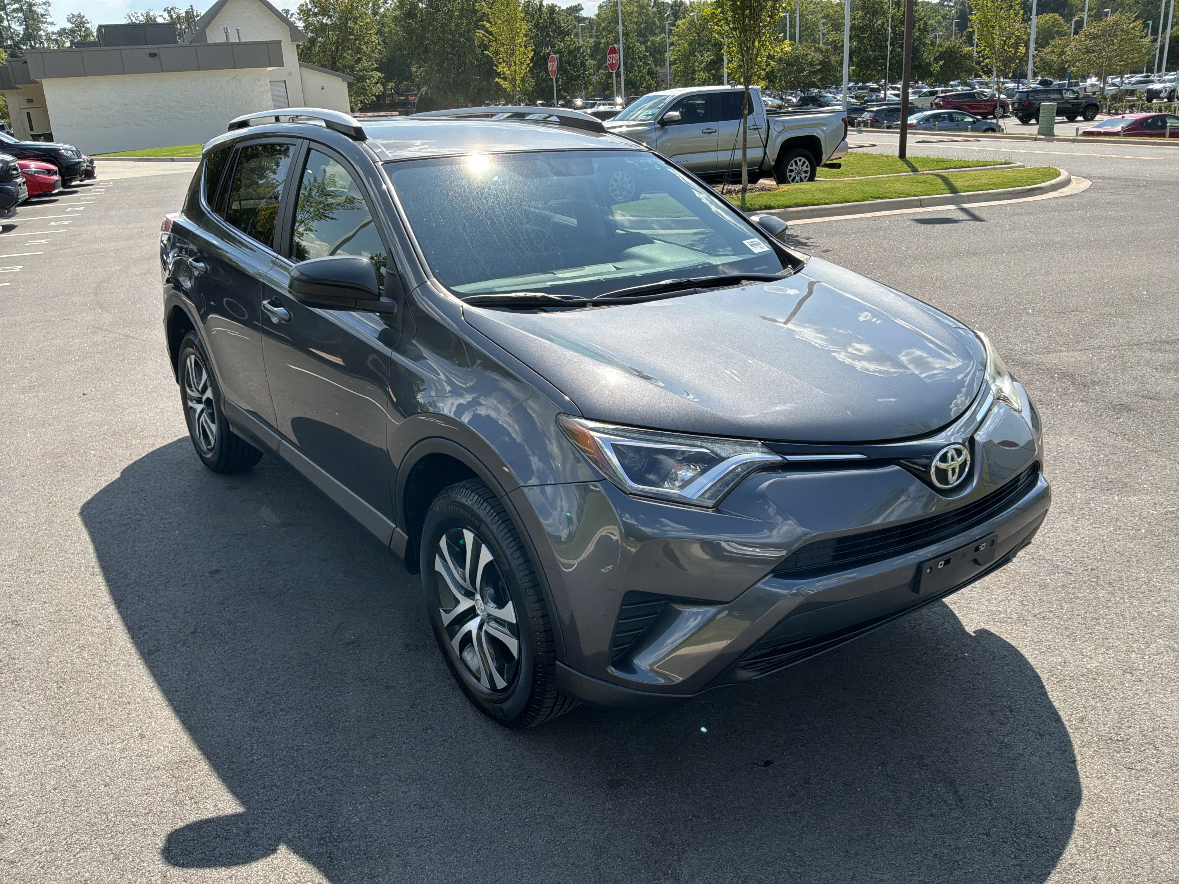 Used 2016 Toyota RAV4 LE AWD/4WD image 2