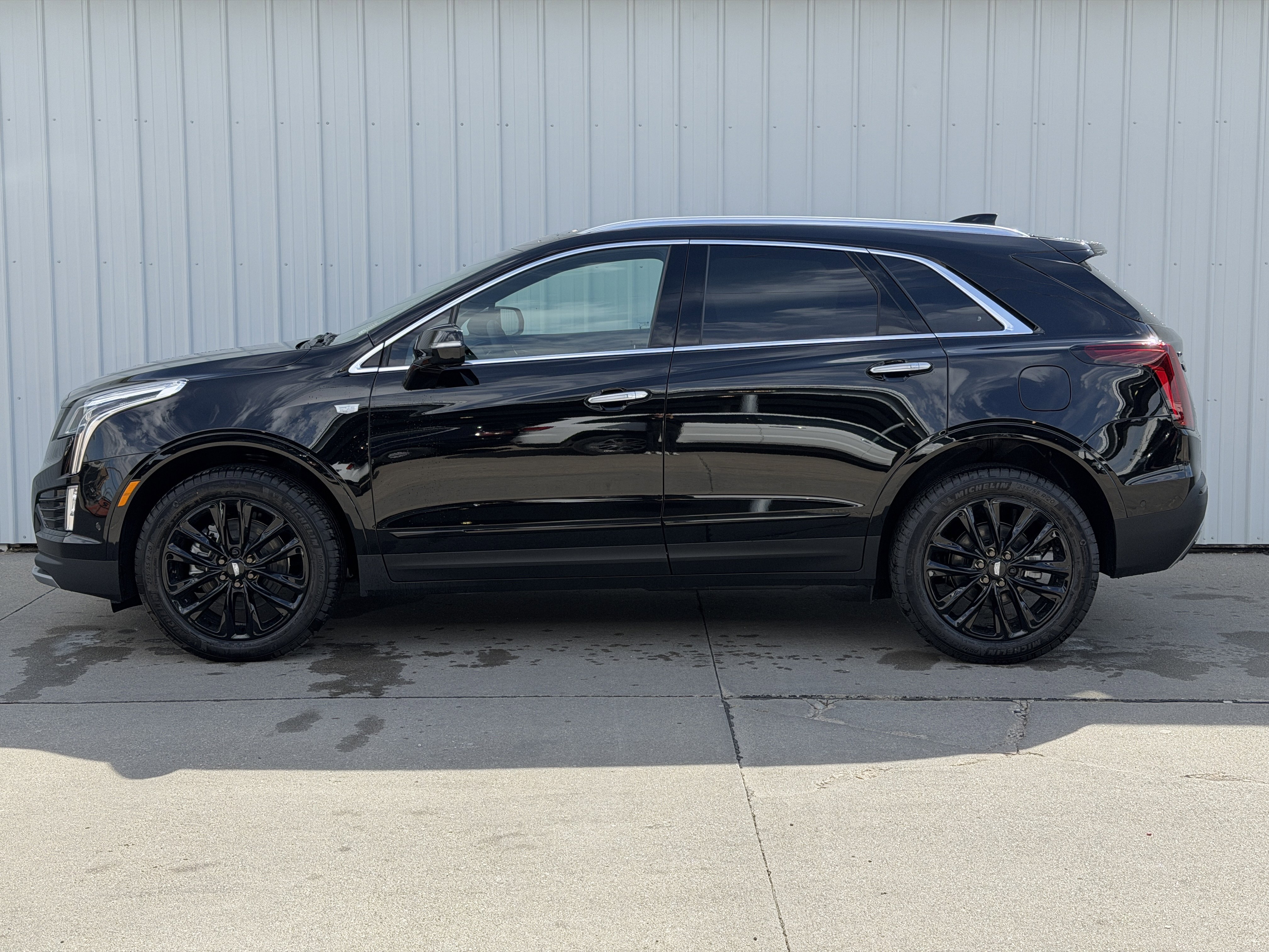 New 2026 Cadillac XT5 Premium Luxury w/ LPO, ONYX Package FWD image 10