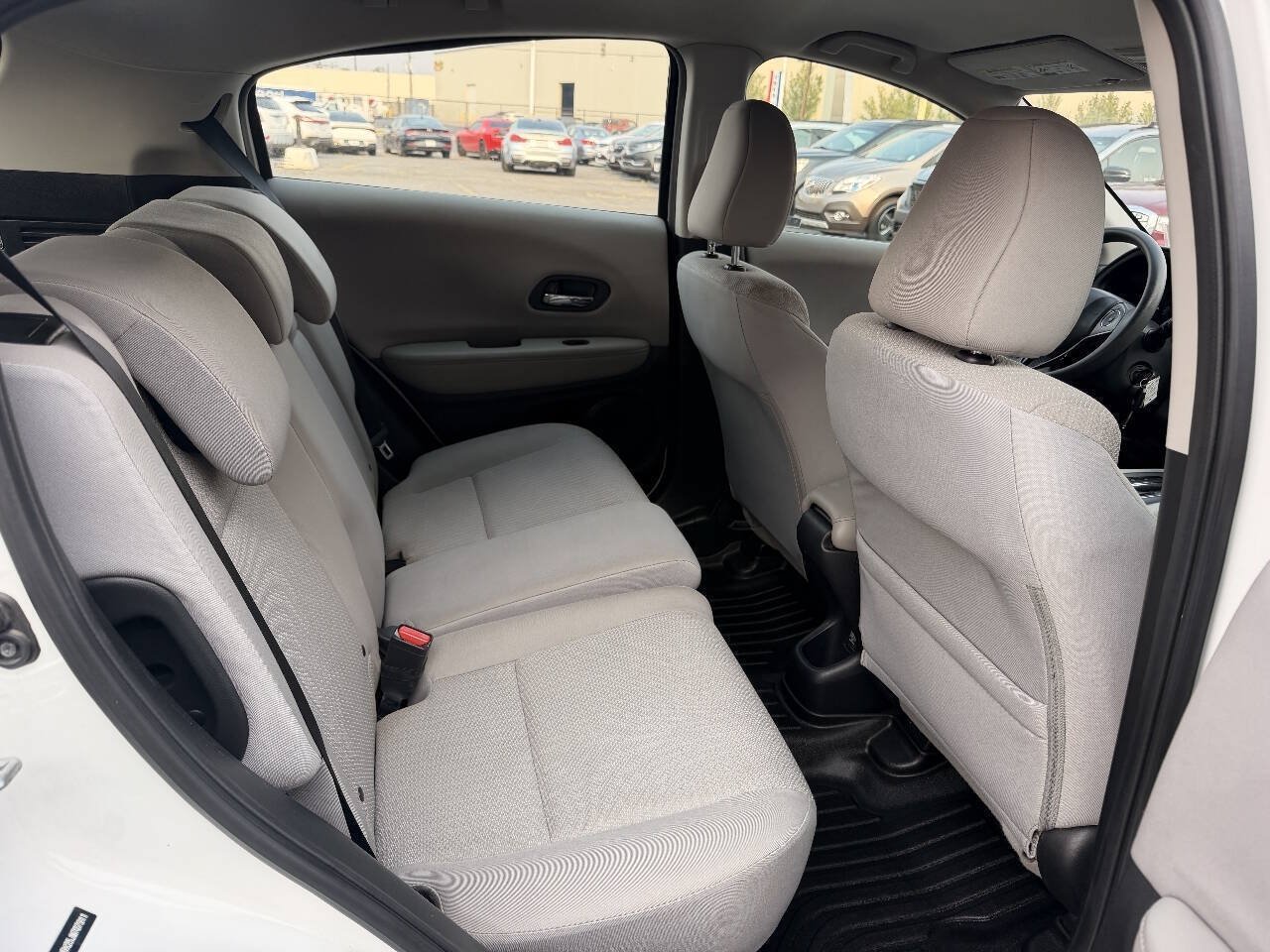 Used 2018 Honda HR-V LX image 11