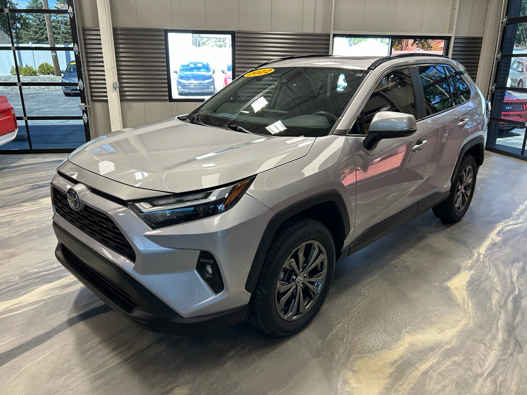 Used 2022 Toyota RAV4 XLE Premium AWD/4WD image 34