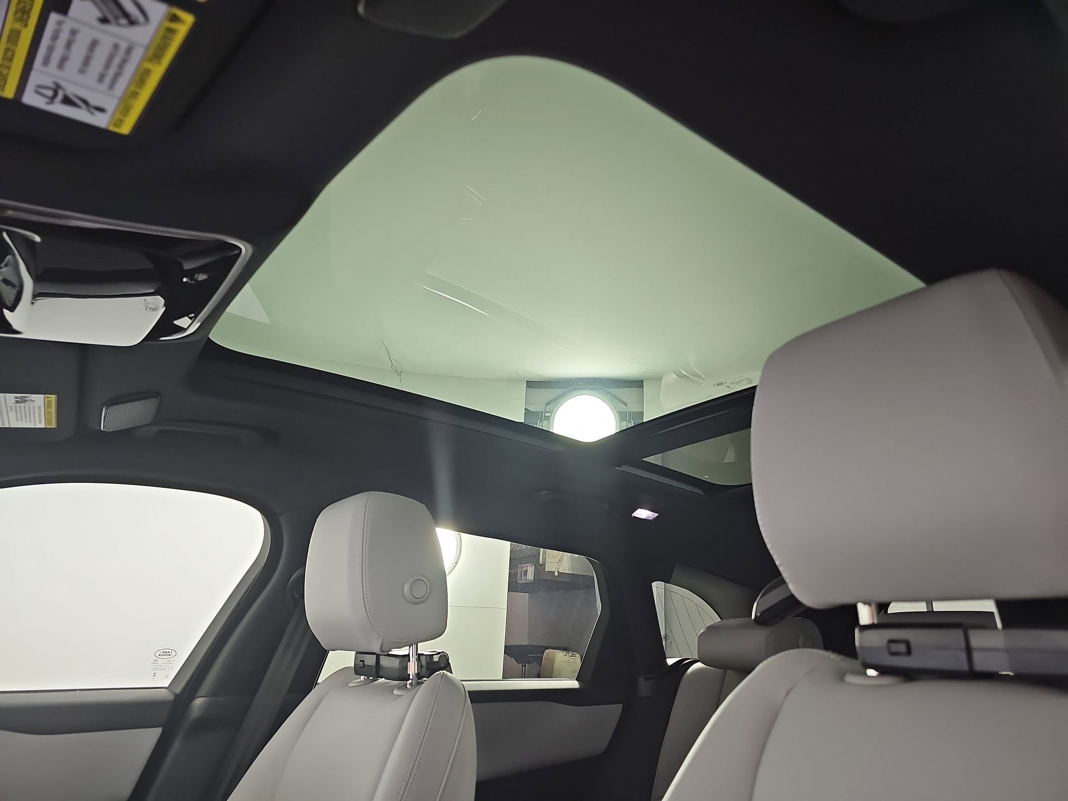 New 2026 Land Rover Range Rover Velar Dynamic SE image 13