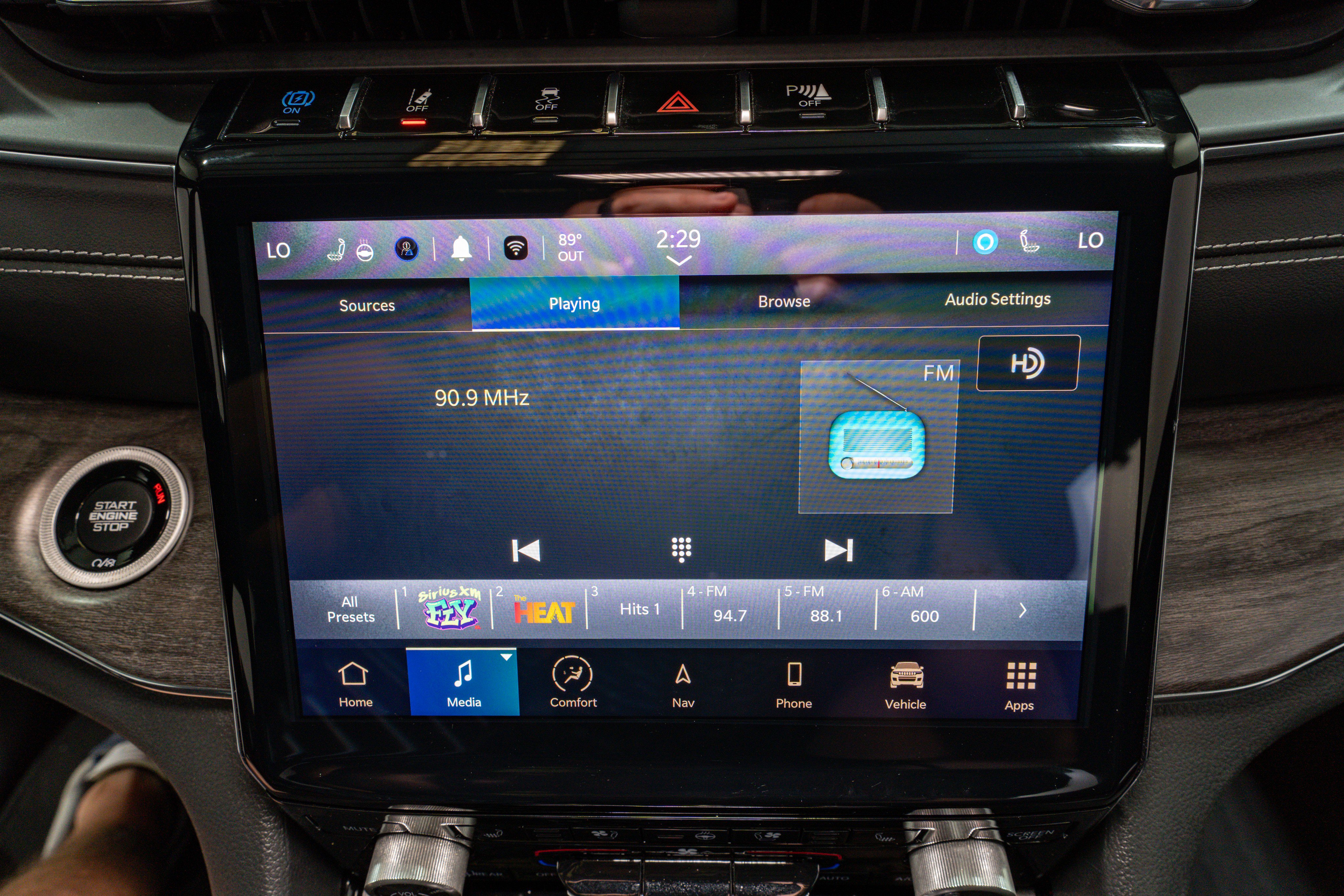 Used 2023 Jeep Grand Cherokee Overland w/ Advanced Protech Group III image 23