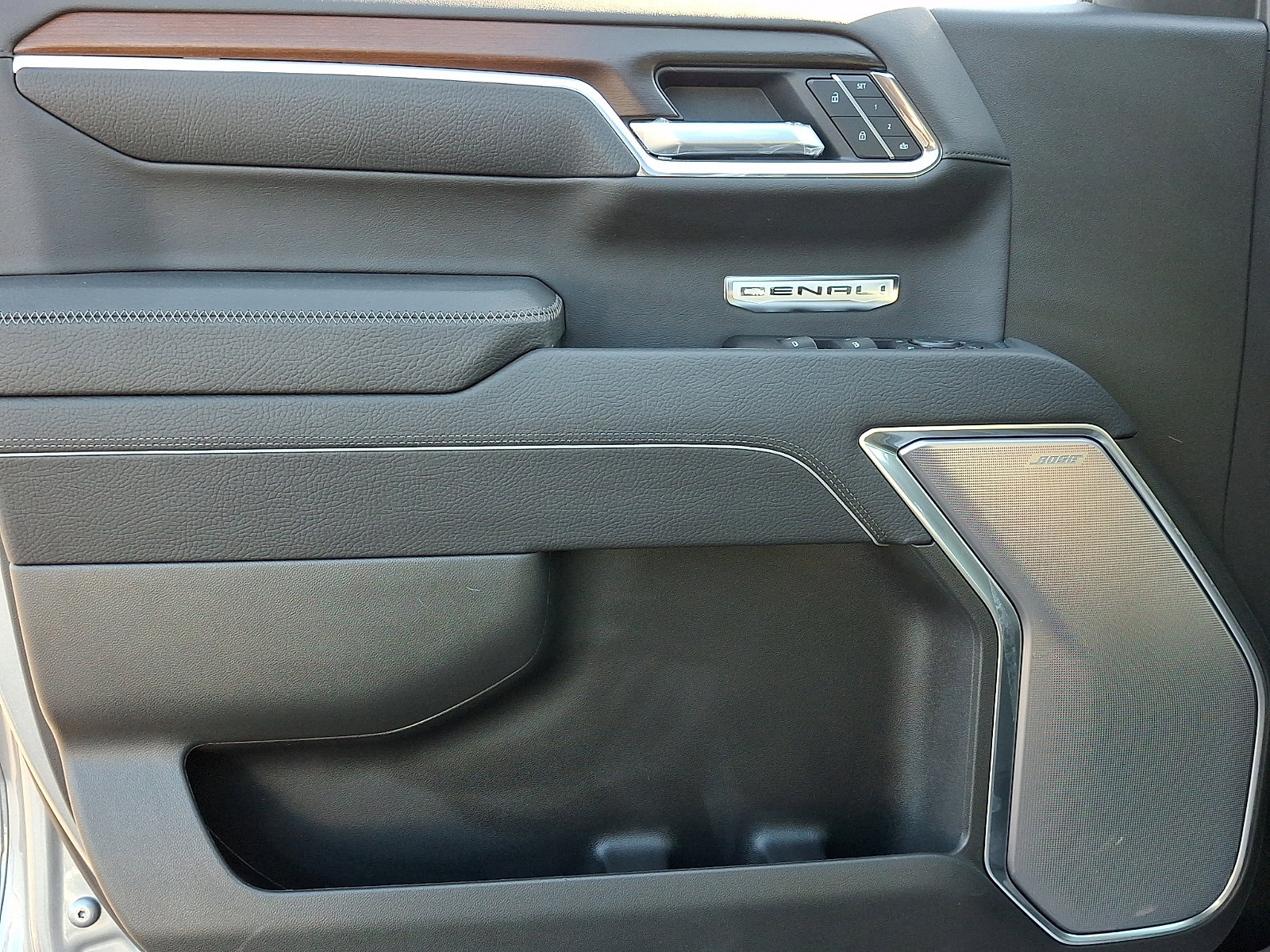 Used 2026 GMC Sierra 1500 Denali w/ Denali Reserve Package image 12
