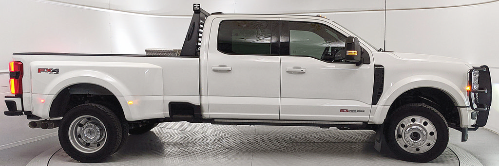 Used 2026 Ford F450 Platinum w/ FX4 Off-Road Package AWD/4WD image 2
