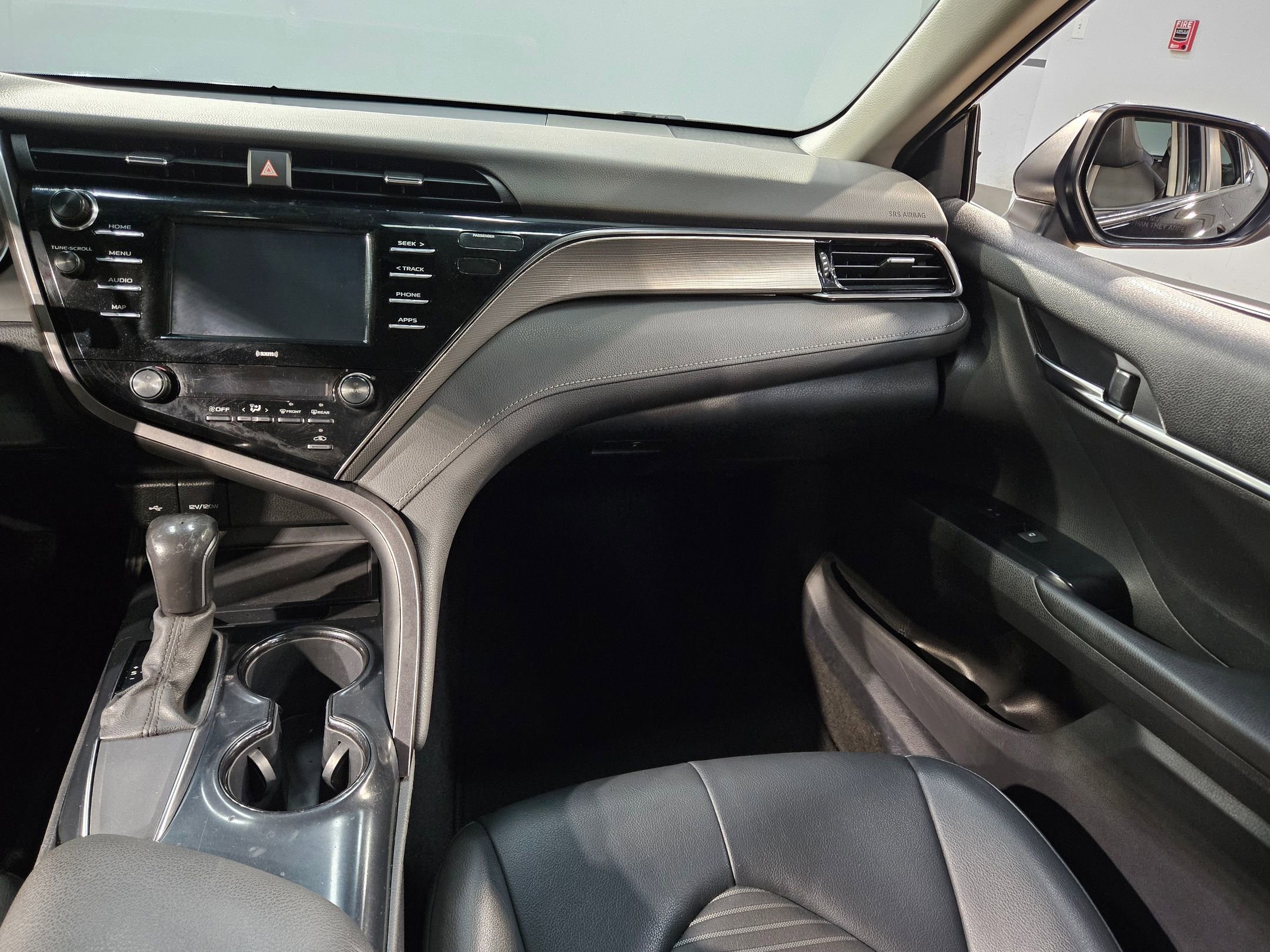 Used 2020 Toyota Camry SE image 11