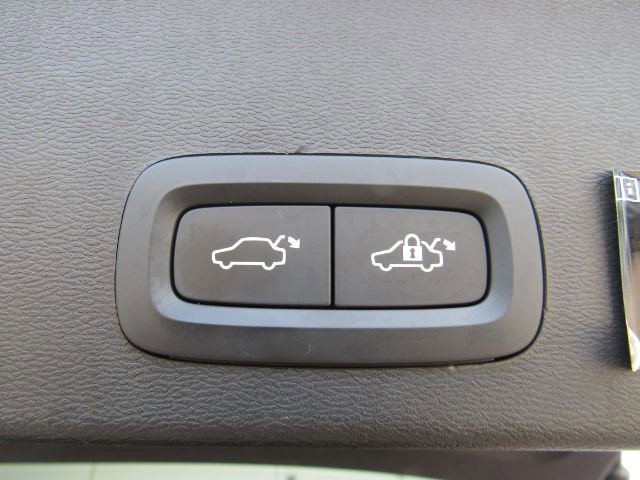 Used 2022 Volvo XC40 P8 Recharge Plus image 26