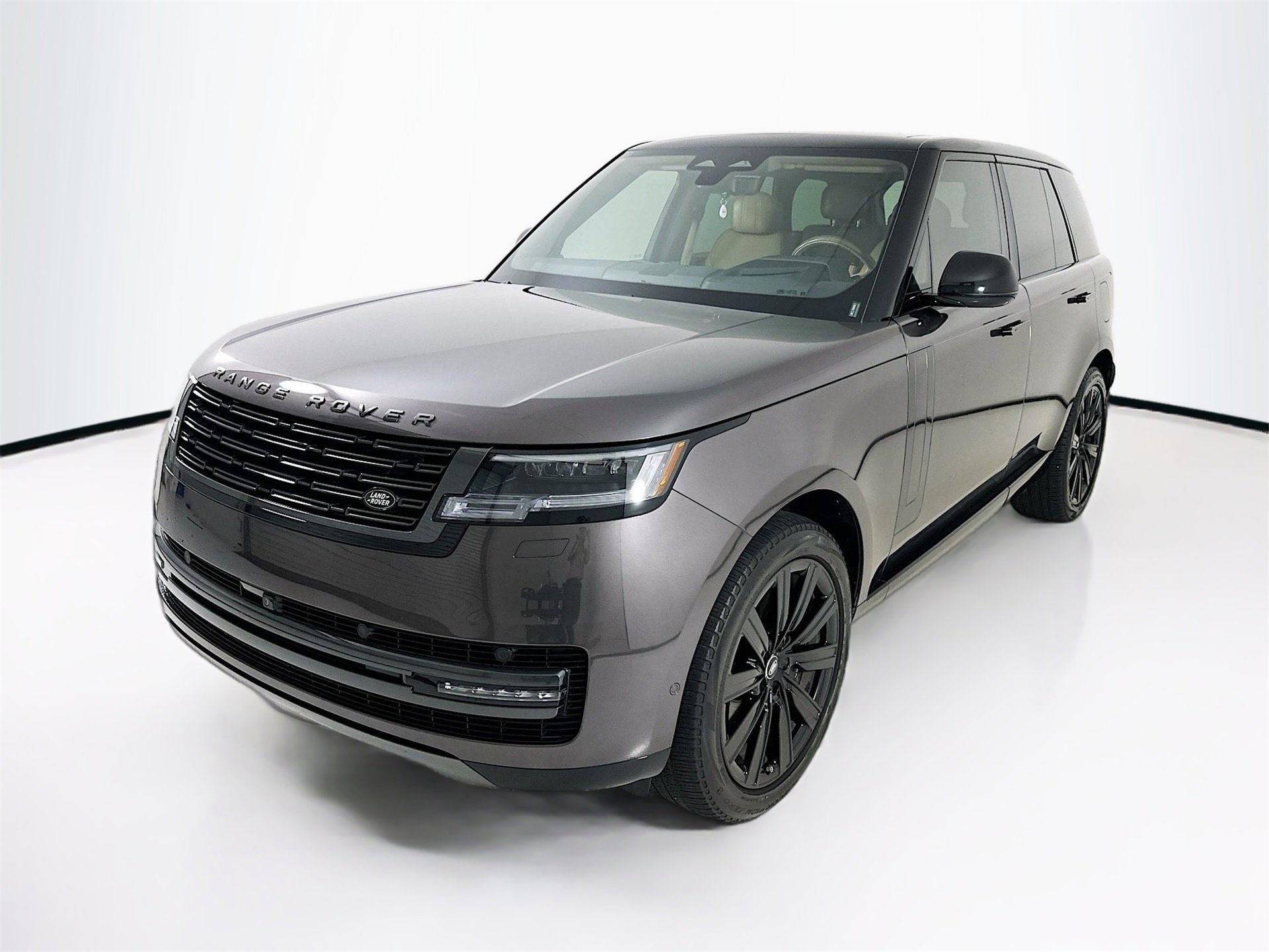 Used 2025 Land Rover Range Rover SE image 3
