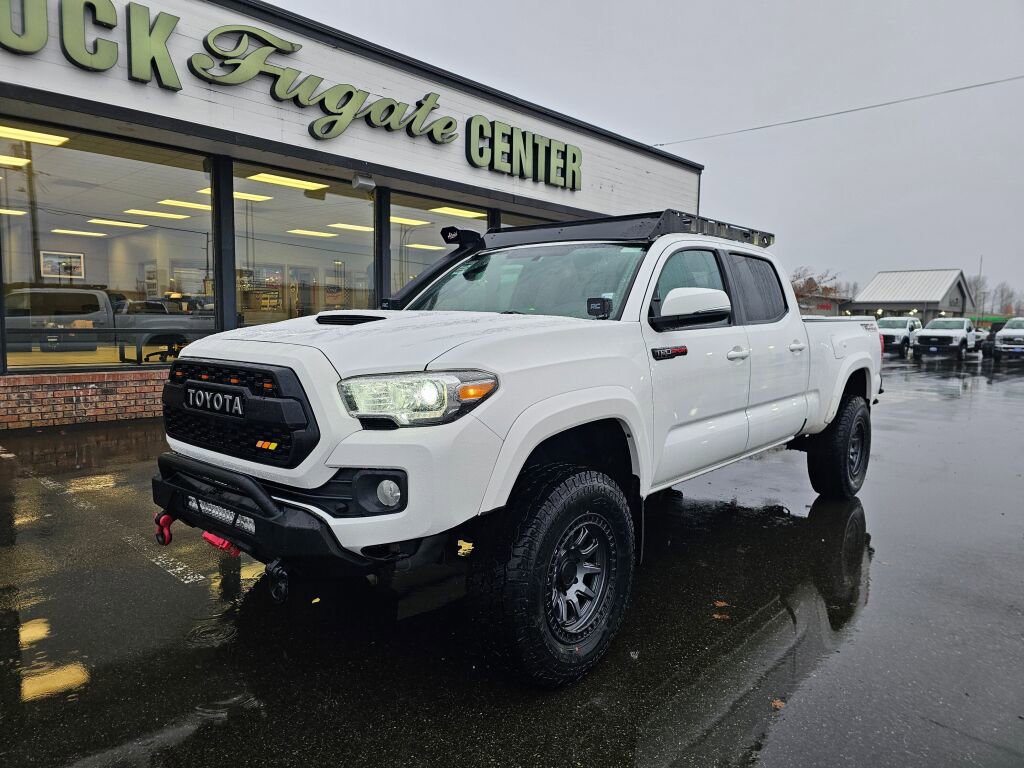 Used 2016 Toyota Tacoma TRD Off-Road image 2