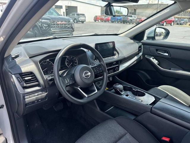 Used 2024 Nissan Rogue SV FWD image 11