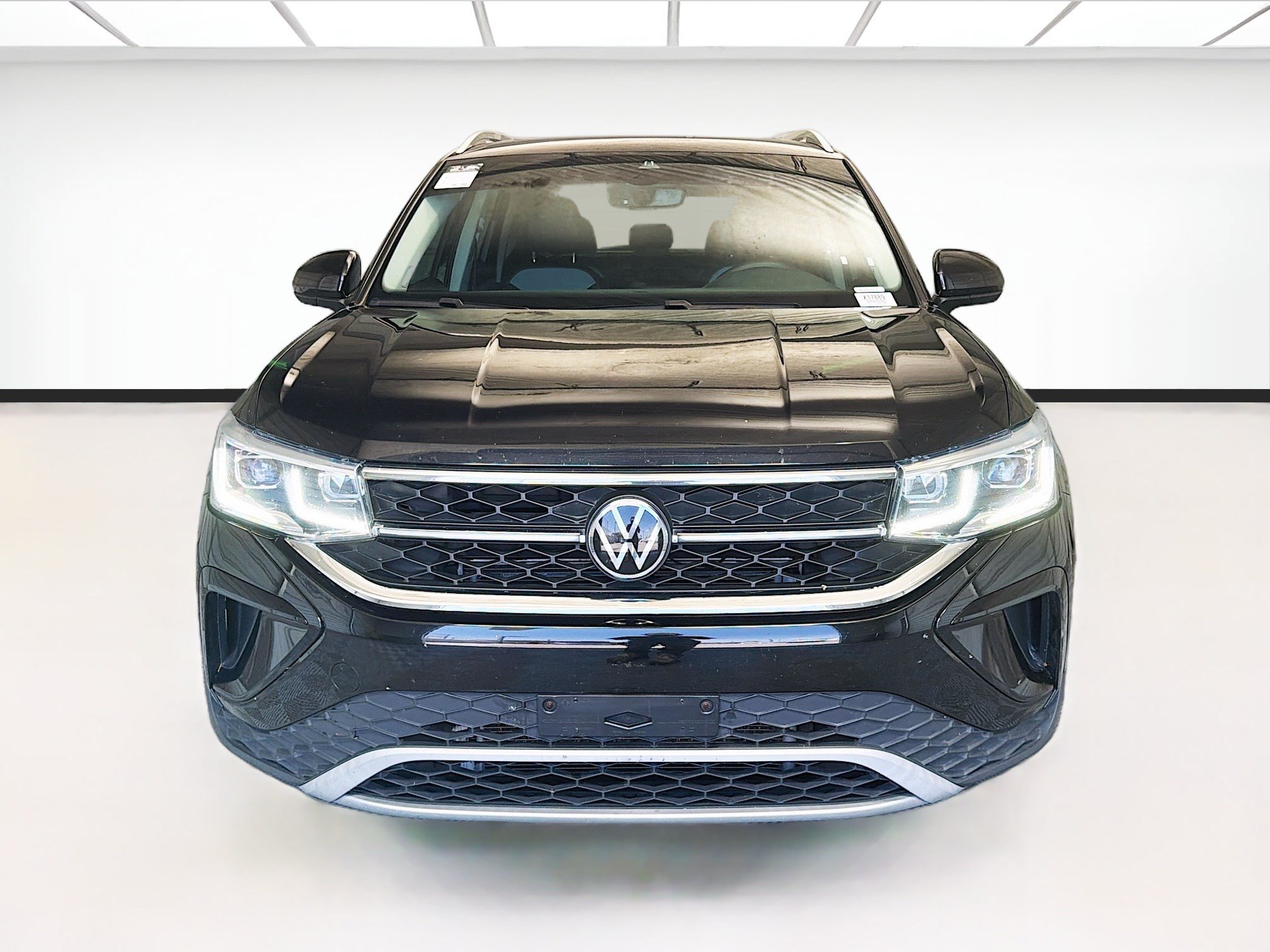 Used 2022 Volkswagen Taos SEL AWD/4WD image 2