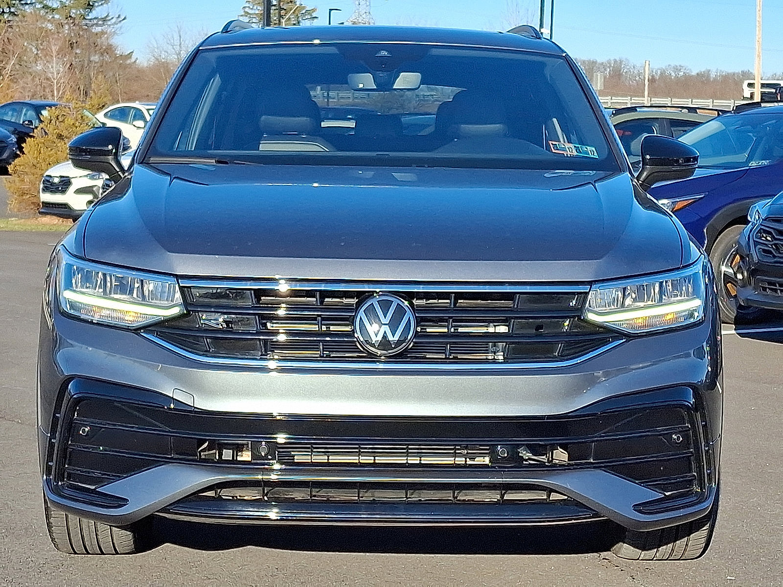 Used 2024 Volkswagen Tiguan SE R-Line image 2