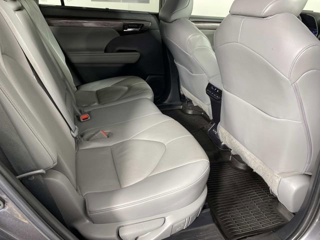Used 2023 Toyota Highlander Limited image 12