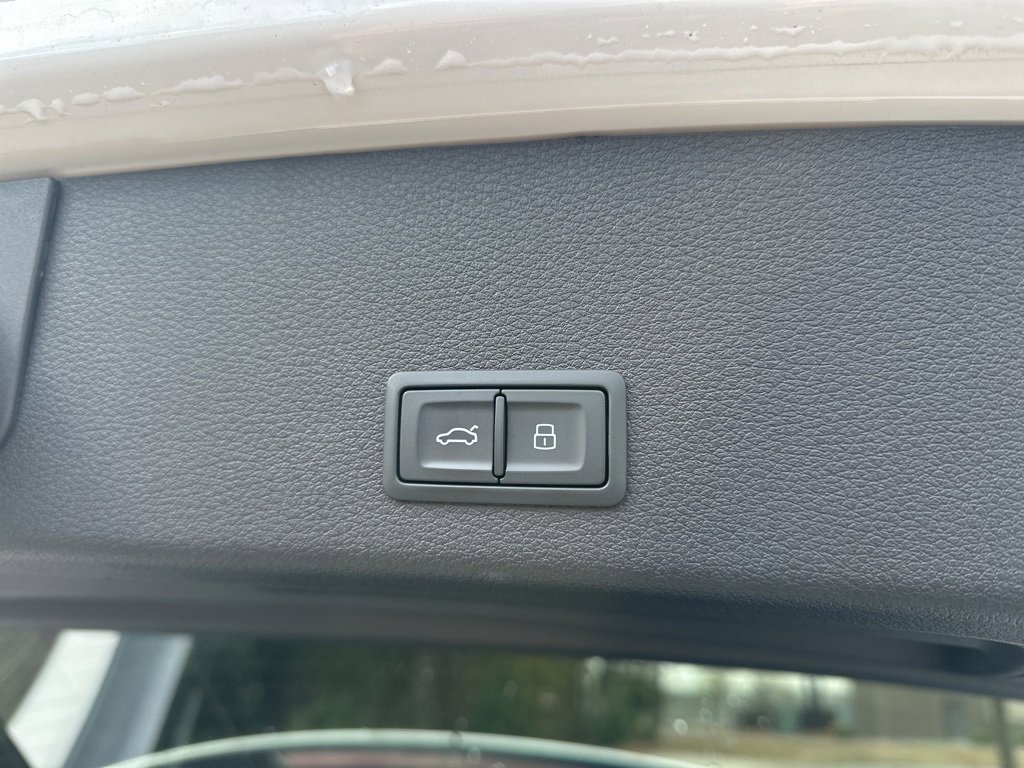 Used 2024 Audi Q8 e-tron Prestige image 70