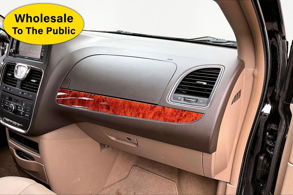 Used 2016 Chrysler Town & Country Touring image 19