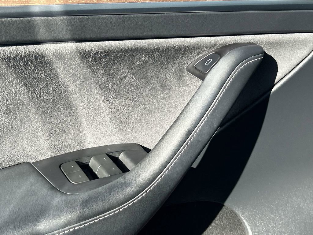 Used 2023 Tesla Model Y 2WD image 23