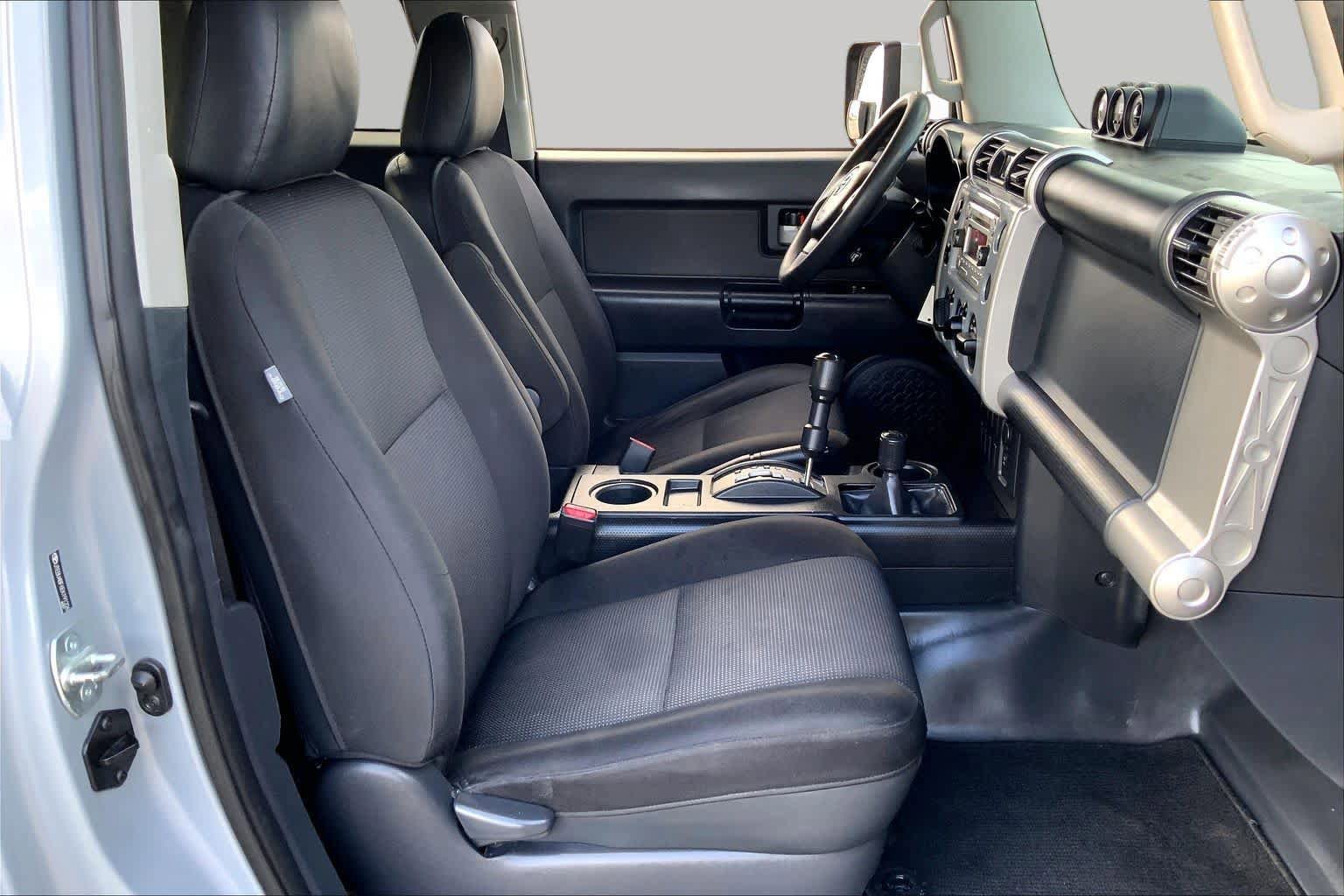 Used 2014 Toyota FJ Cruiser 4WD w/ Convenience Package image 9