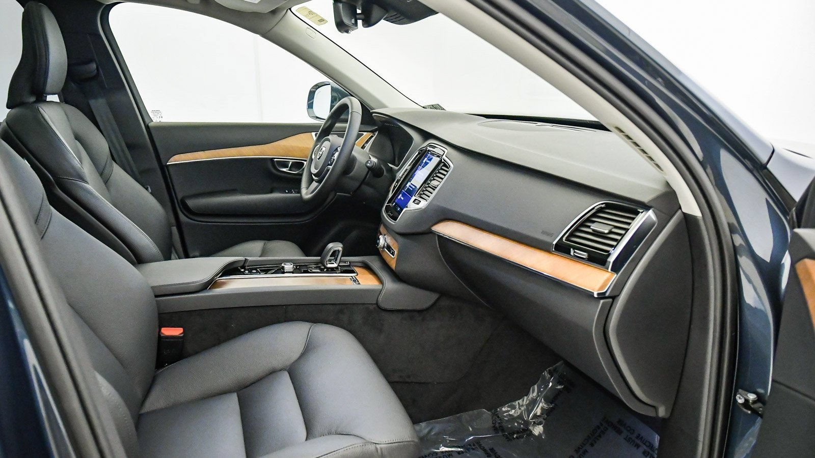 Used 2025 Volvo XC90 B6 Ultra AWD/4WD image 16