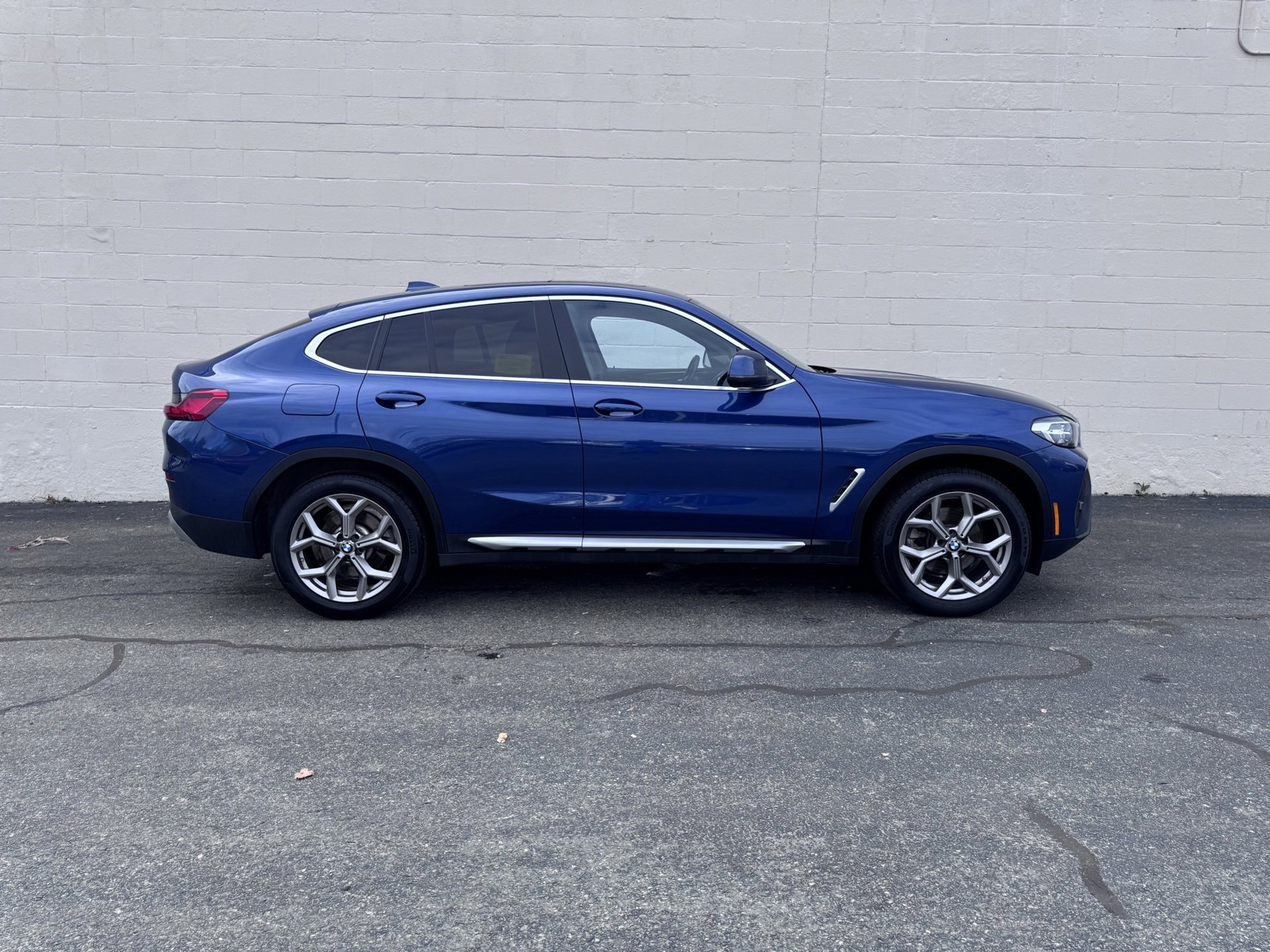 Used 2023 BMW X4 xDrive30i image 5