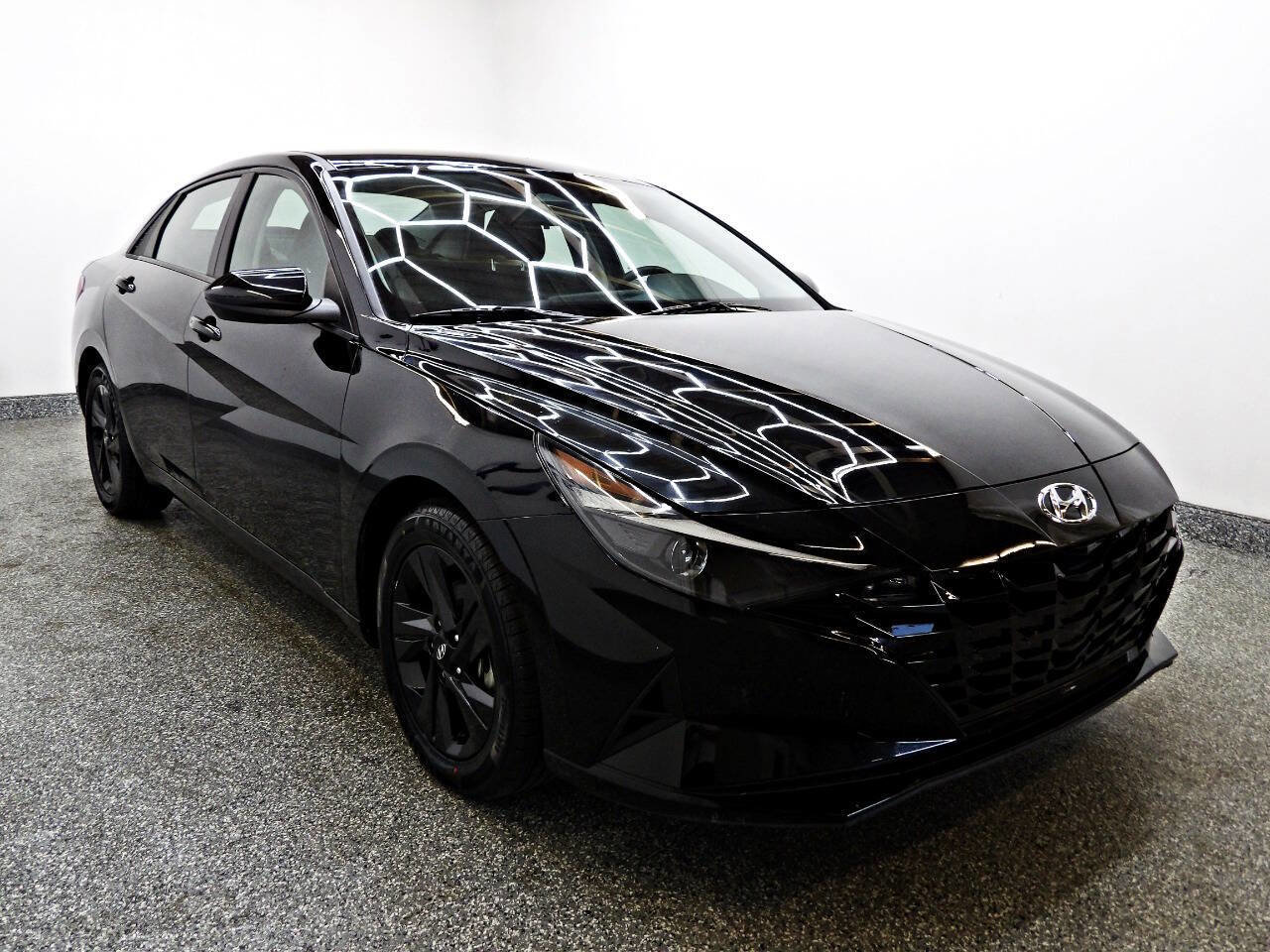 Used 2023 Hyundai Elantra SEL image 3