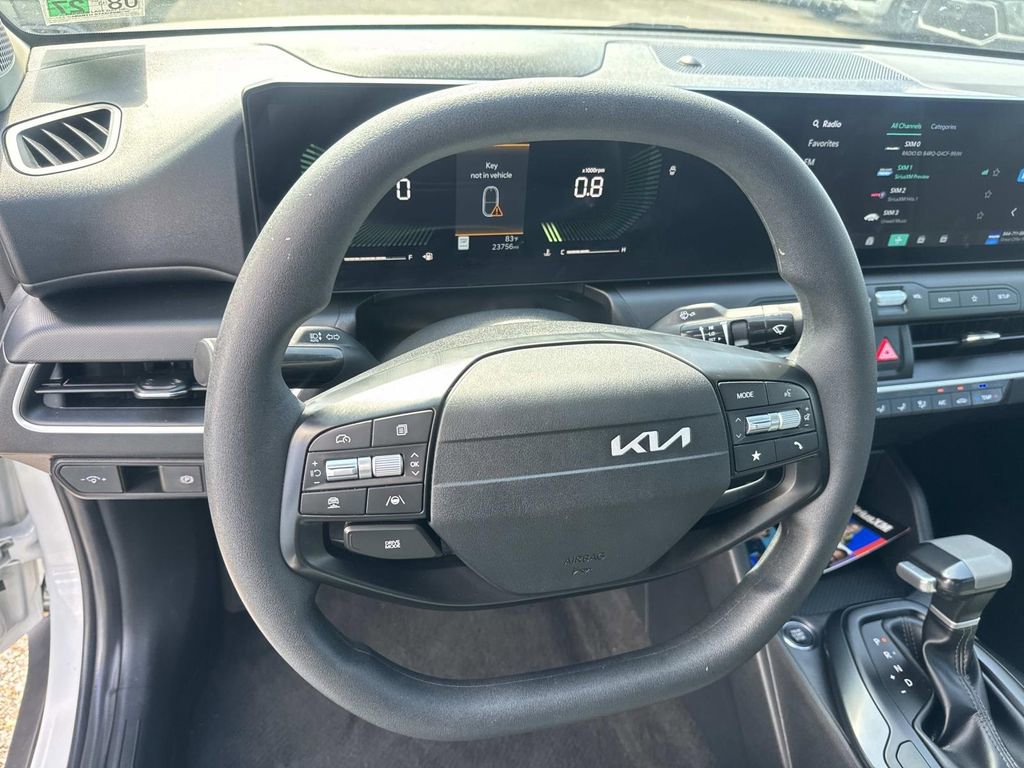 Used 2025 Kia K4 LXS image 23