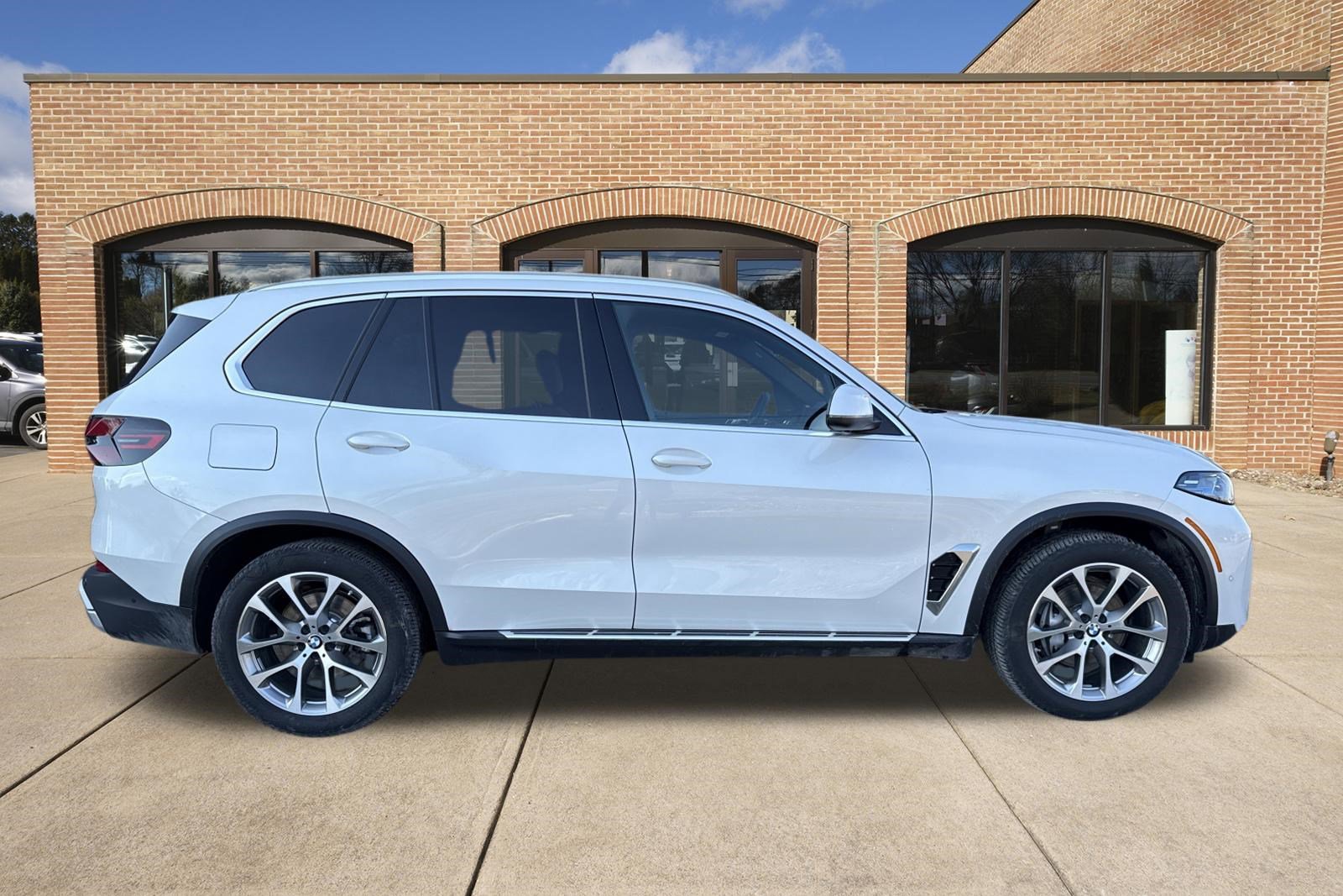 Used 2026 BMW X5 xDrive40i image 2