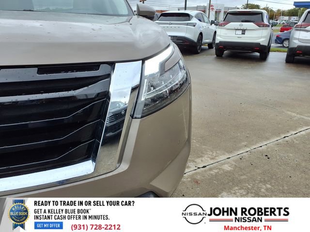 Used 2024 Nissan Pathfinder Platinum w/ Cargo Package image 15