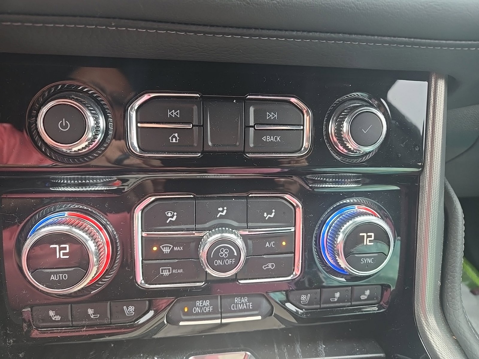 Used 2022 GMC Yukon Denali w/ Denali Ultimate Package AWD/4WD image 19
