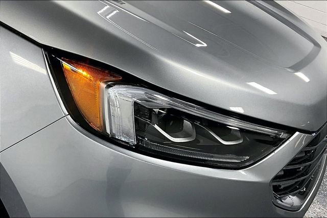 Used 2020 Ford Edge Titanium w/ Equipment Group 301A image 30