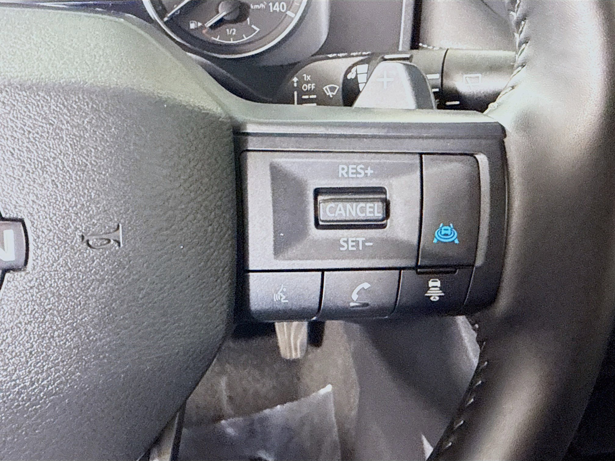 Used 2025 Nissan Rogue SV image 15