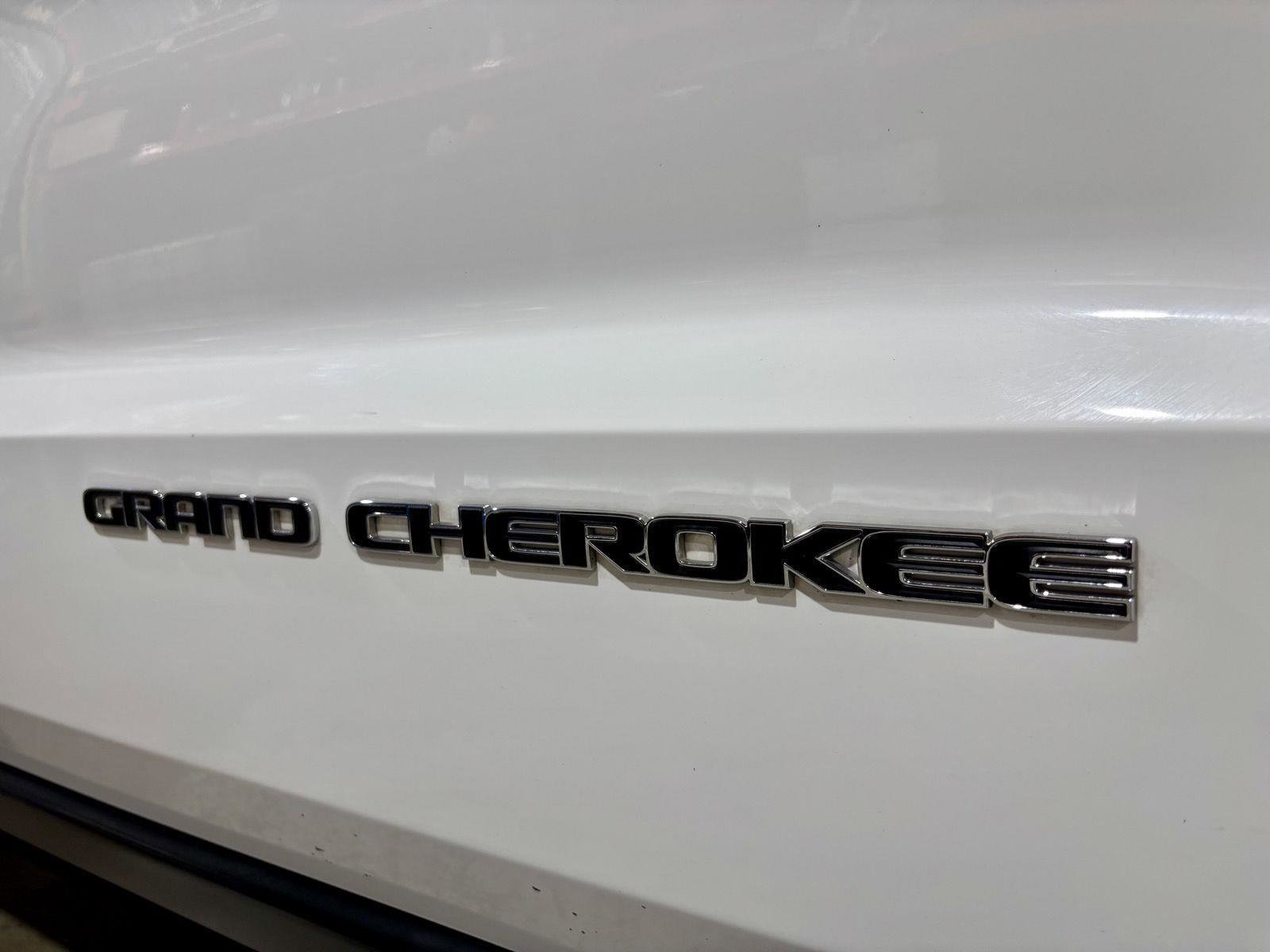 Used 2017 Jeep Grand Cherokee Limited image 22