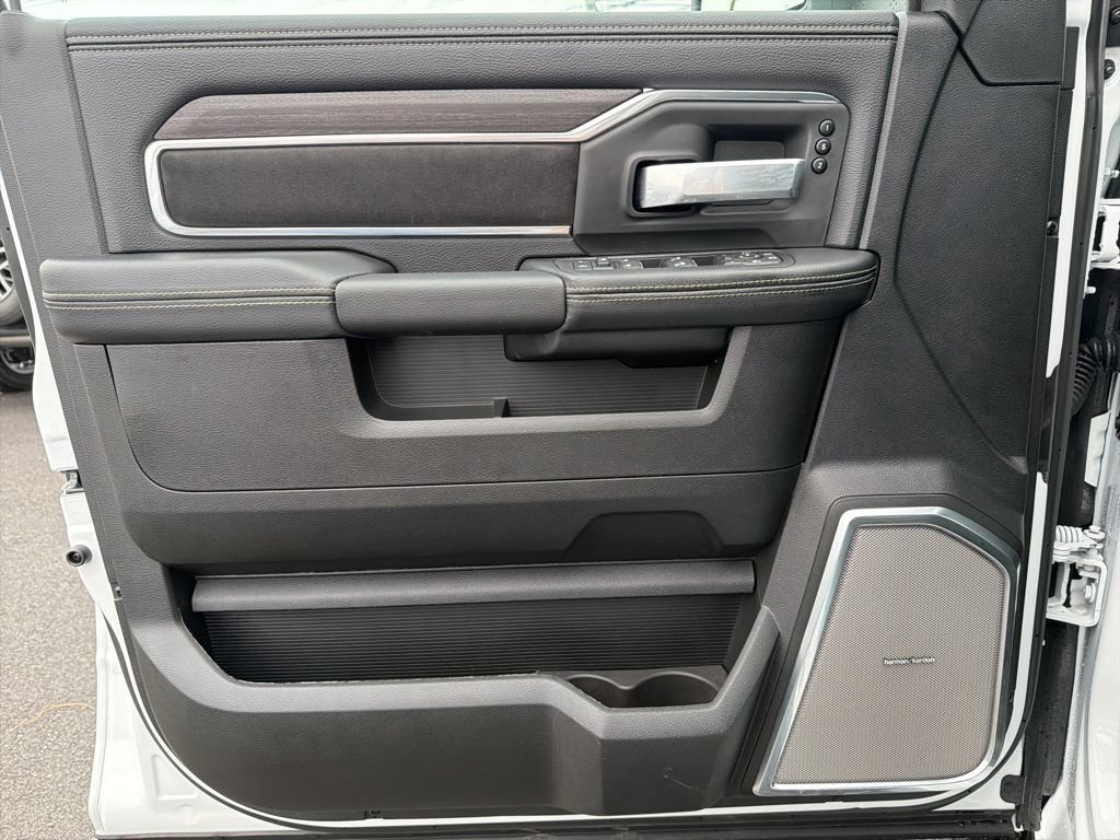 New 2026 RAM 3500 Laramie AWD/4WD image 30