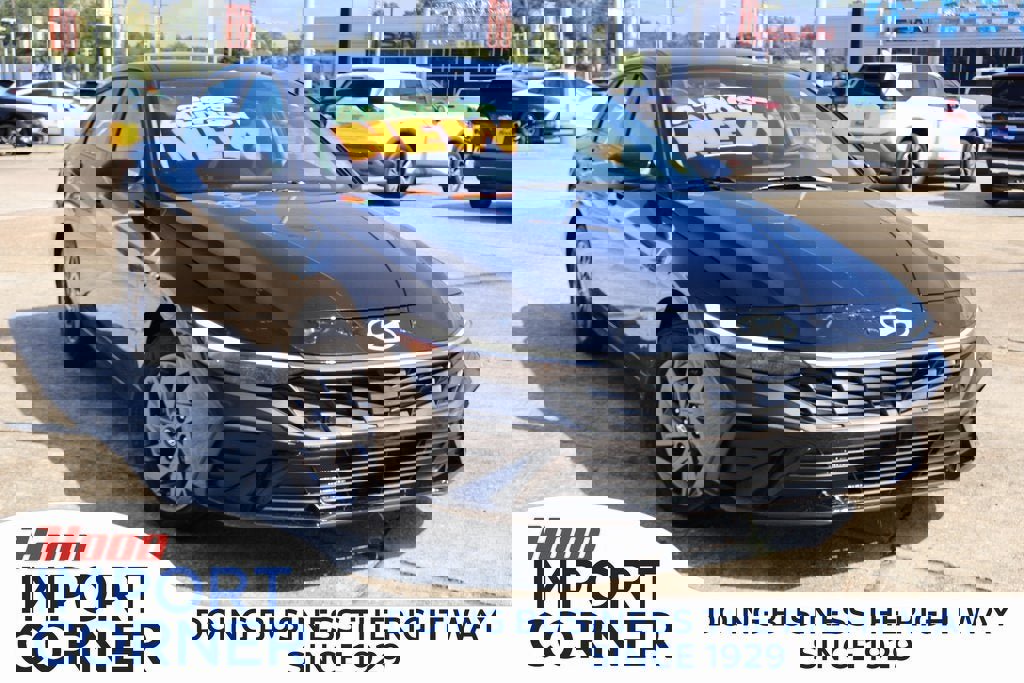 Used 2025 Hyundai Elantra Blue