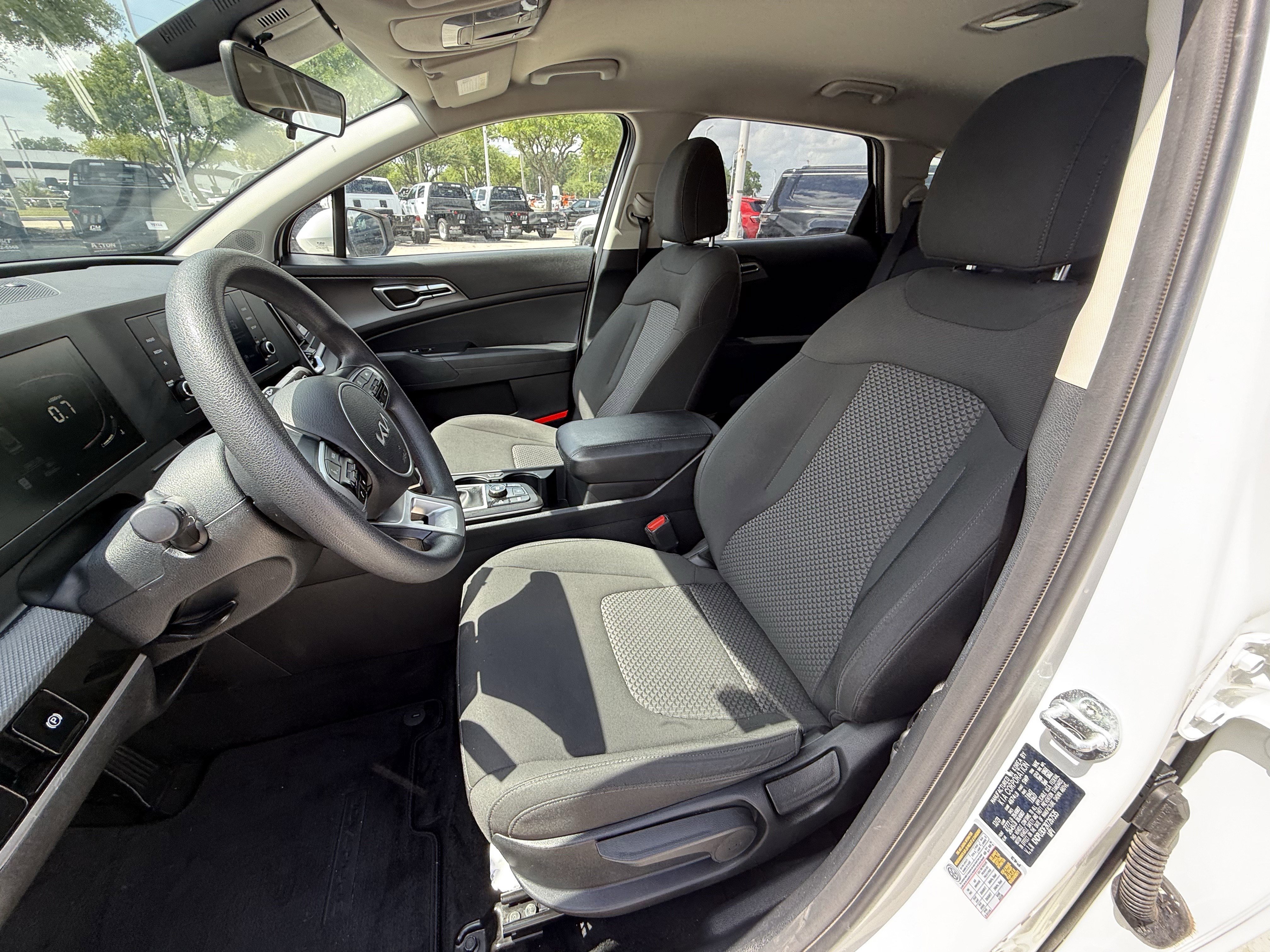 Used 2024 Kia Sportage LX image 28