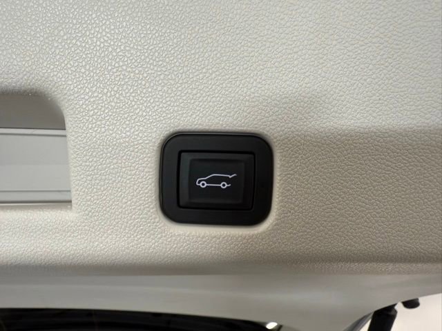 Used 2024 GMC Acadia Denali image 9