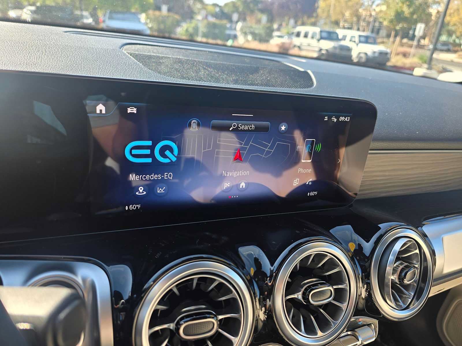 Used 2024 Mercedes-Benz EQB 250+ image 28