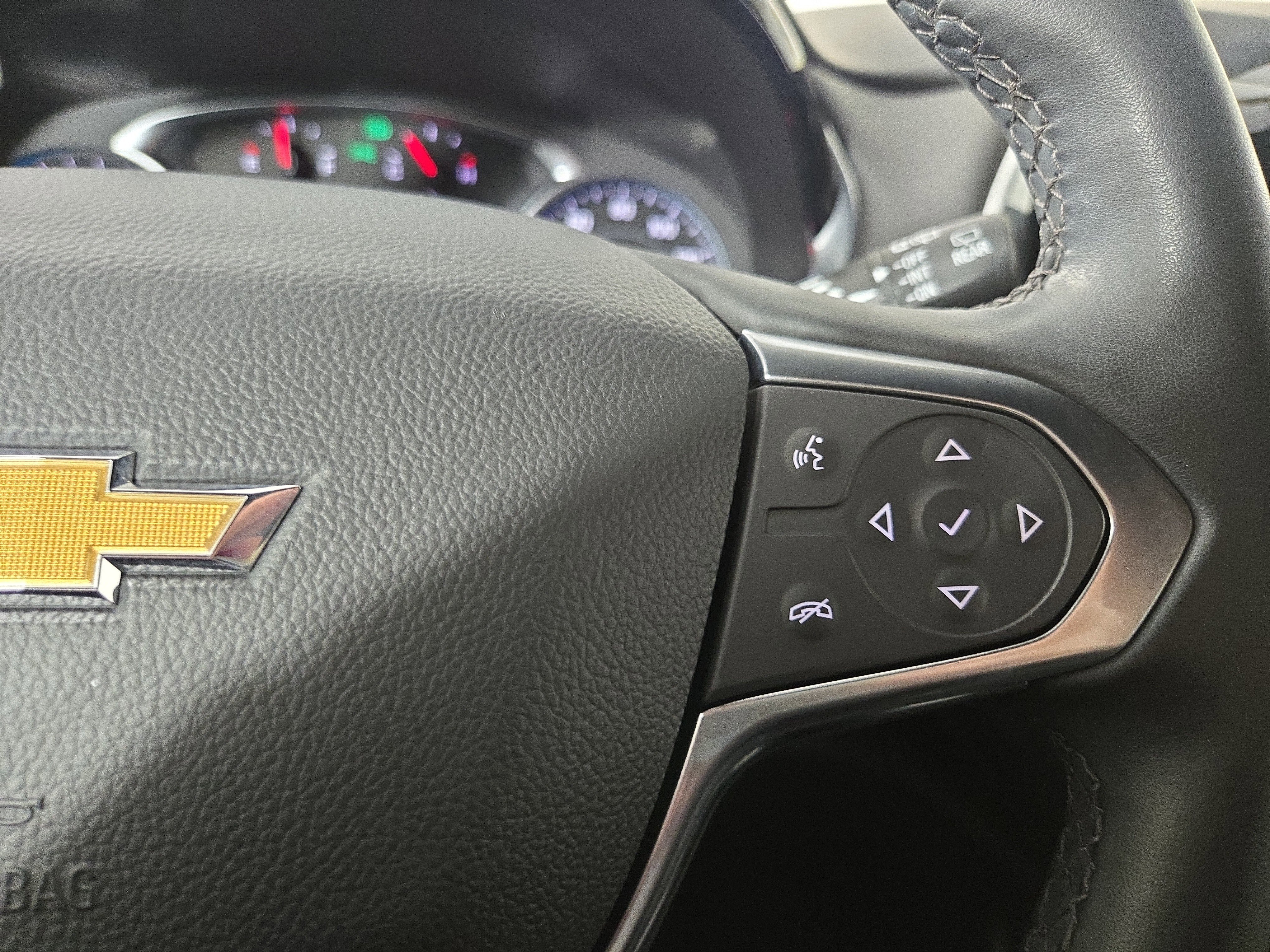 Certified 2023 Chevrolet Traverse LT w/ Rear Camera Mirror Package image 17