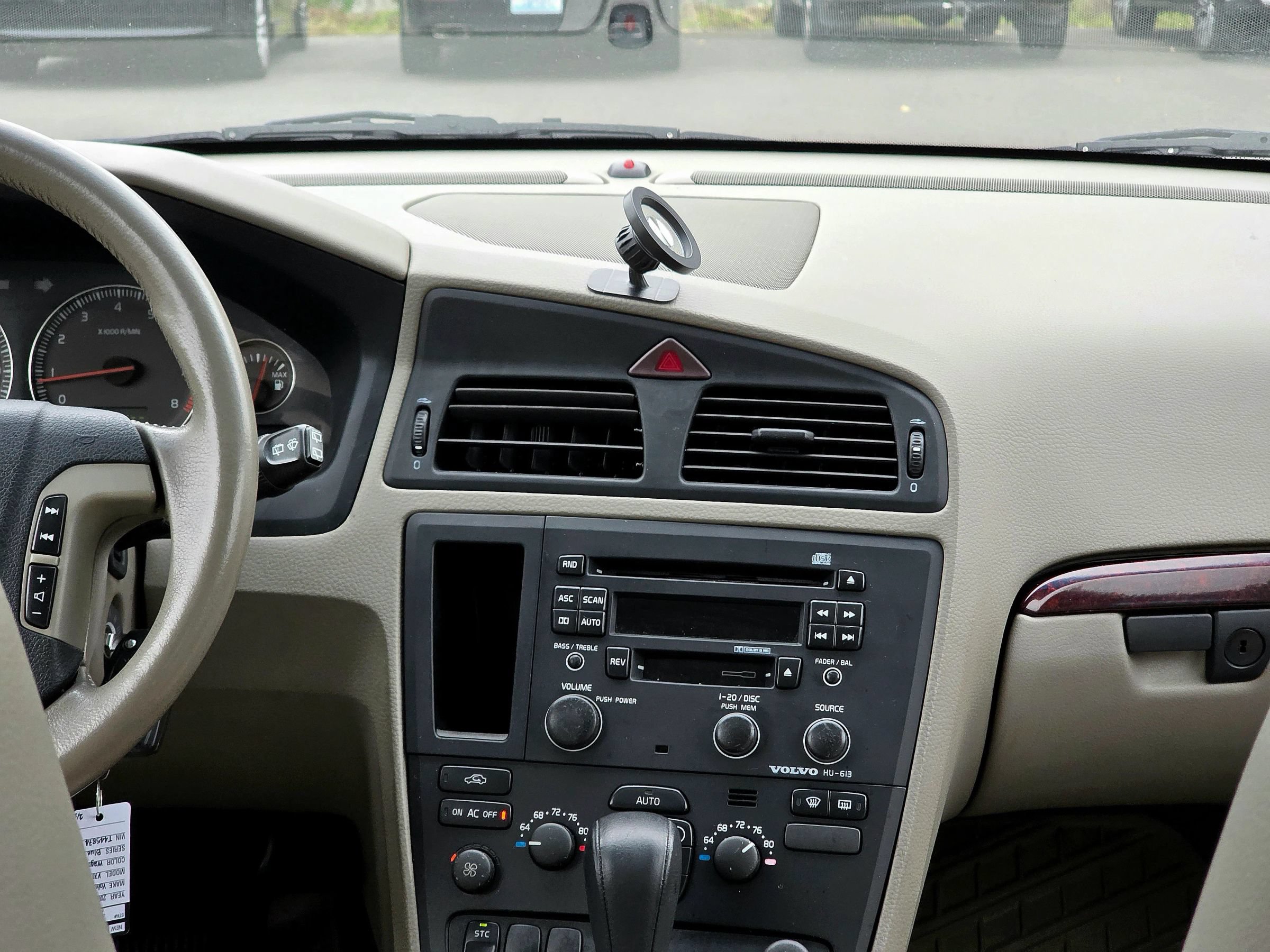 Used 2004 Volvo V70 2.5T FWD image 23