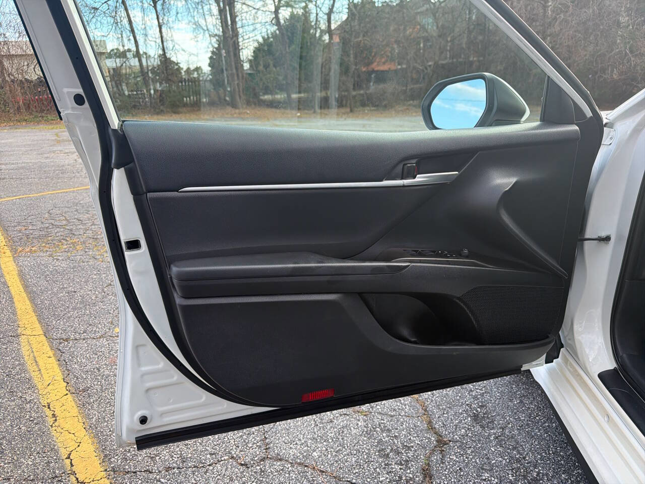 Used 2023 Toyota Camry SE image 18