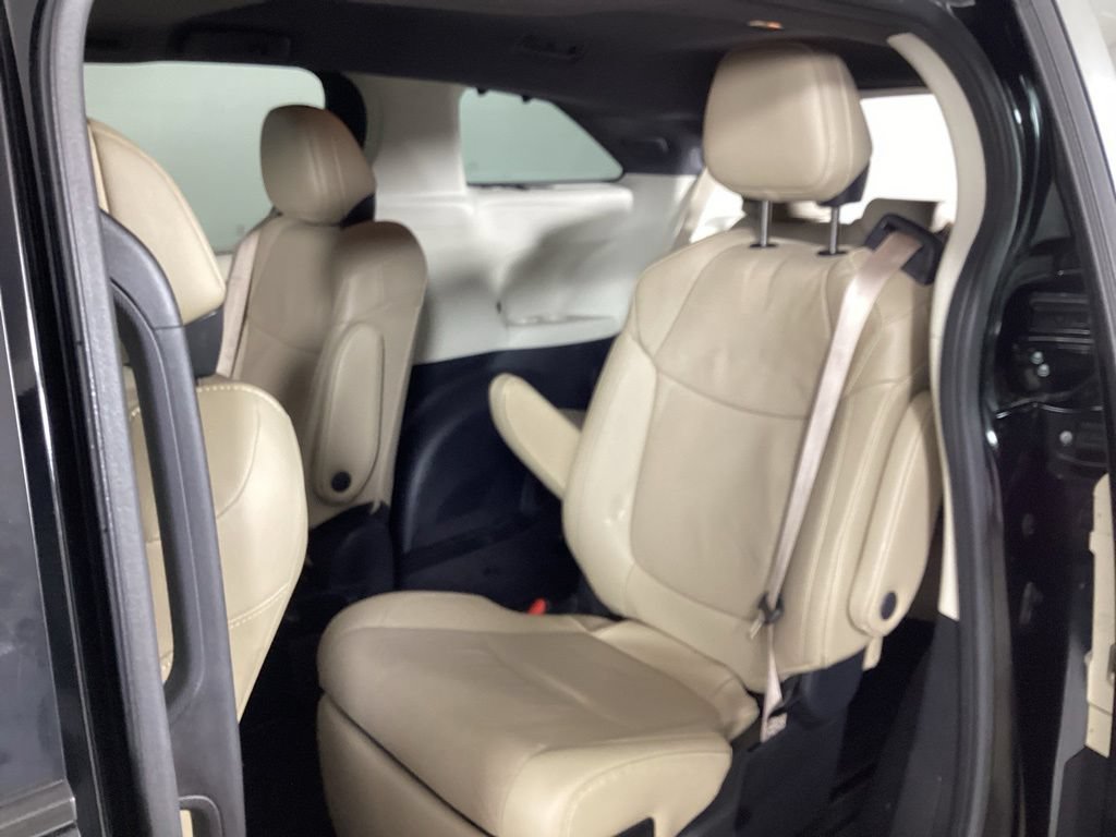 Used 2024 Toyota Sienna Limited AWD/4WD image 29