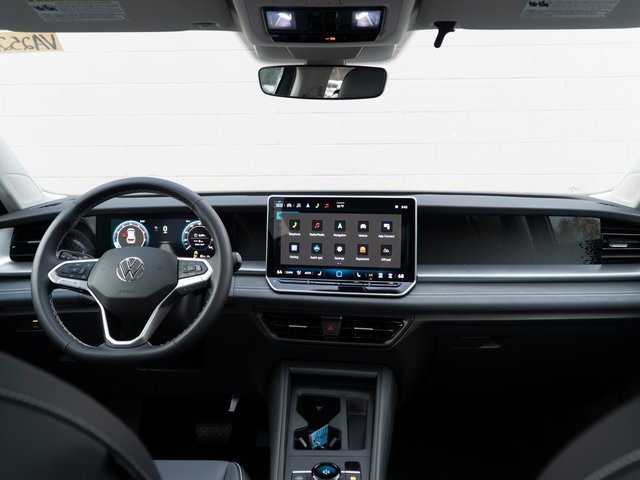 New 2025 Volkswagen Tiguan SE image 10