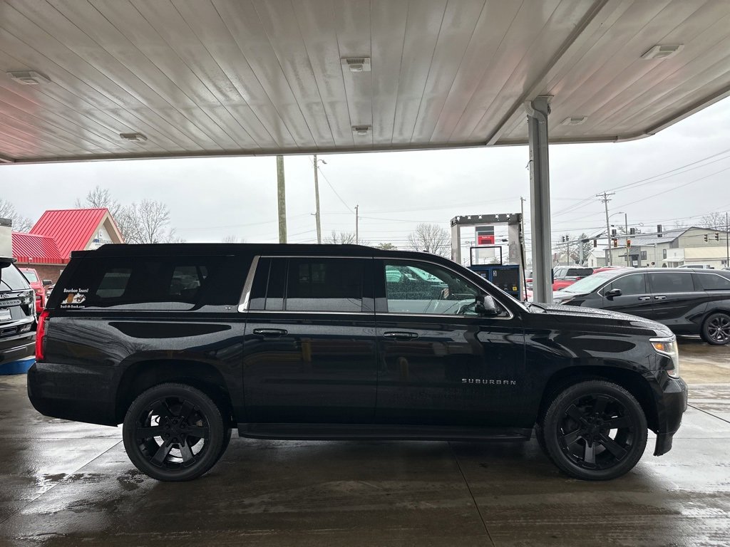 Used 2020 Chevrolet Suburban LT image 4