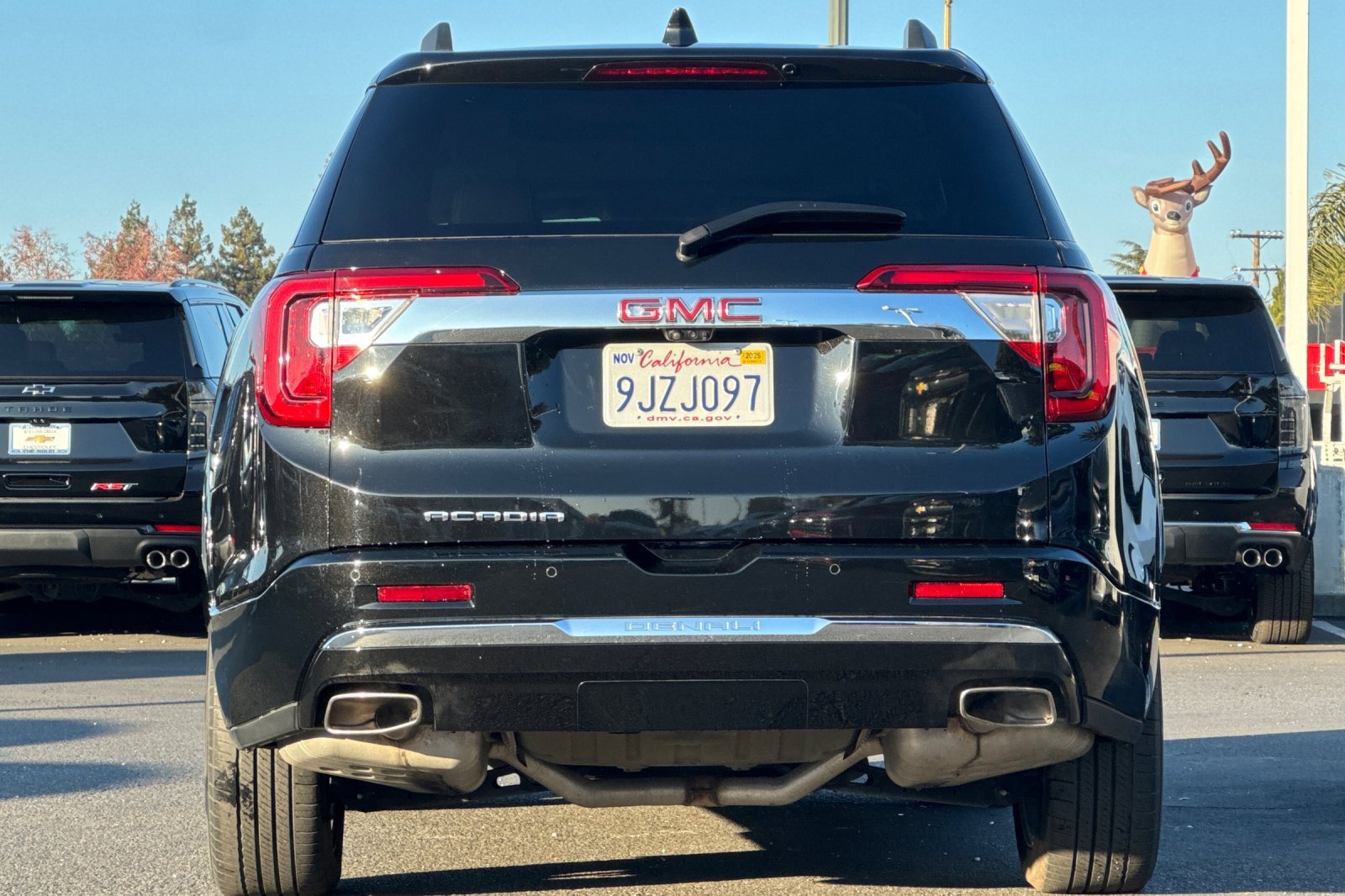 Used 2023 GMC Acadia Denali w/ Black Diamond Edition image 6