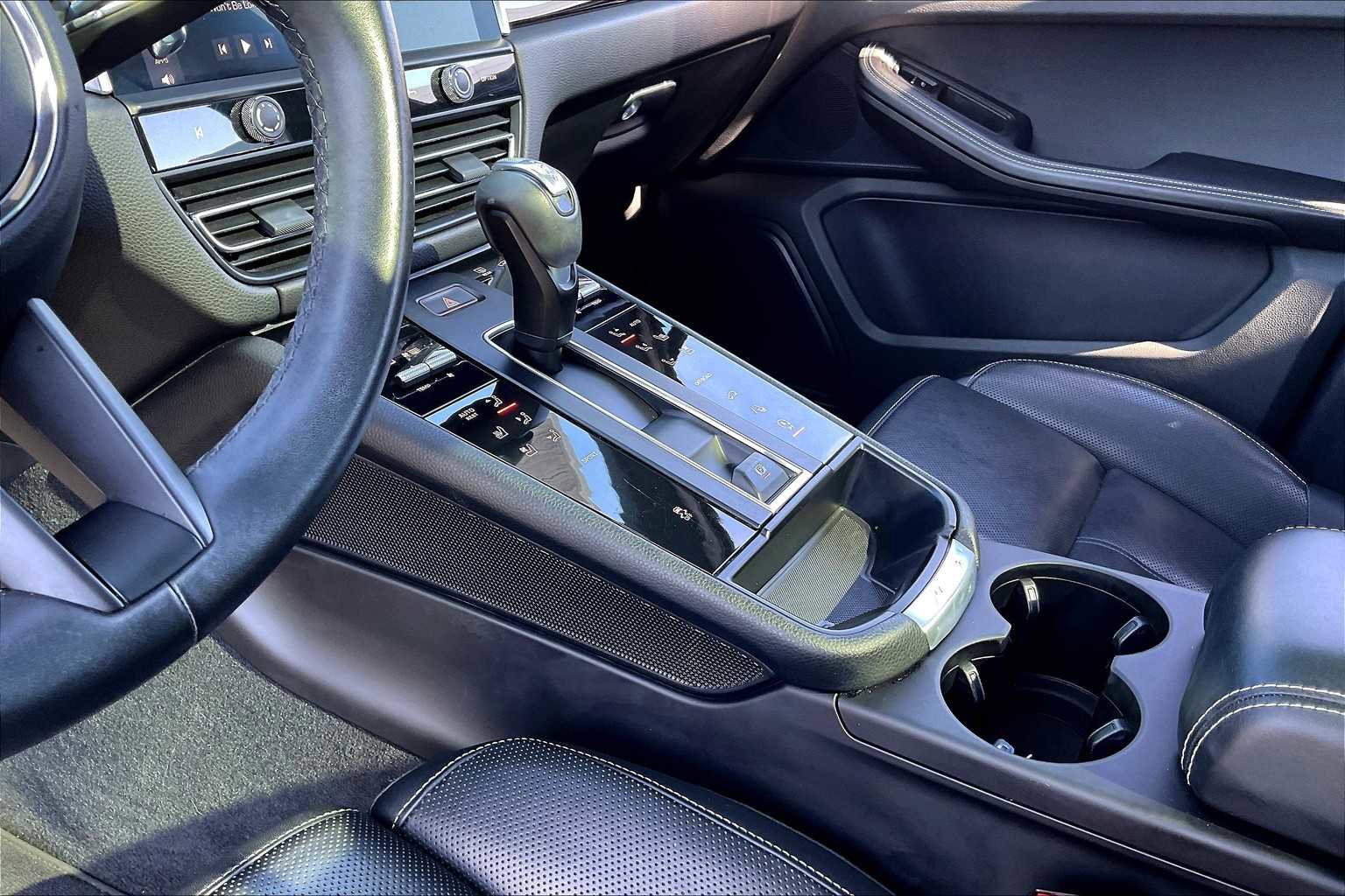 Used 2023 Porsche Macan image 20